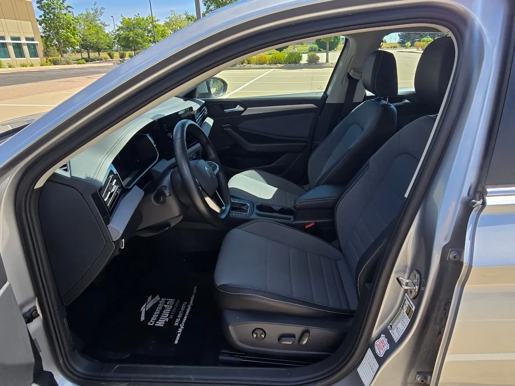 Used 2025 Gray Volkswagen SE image 13