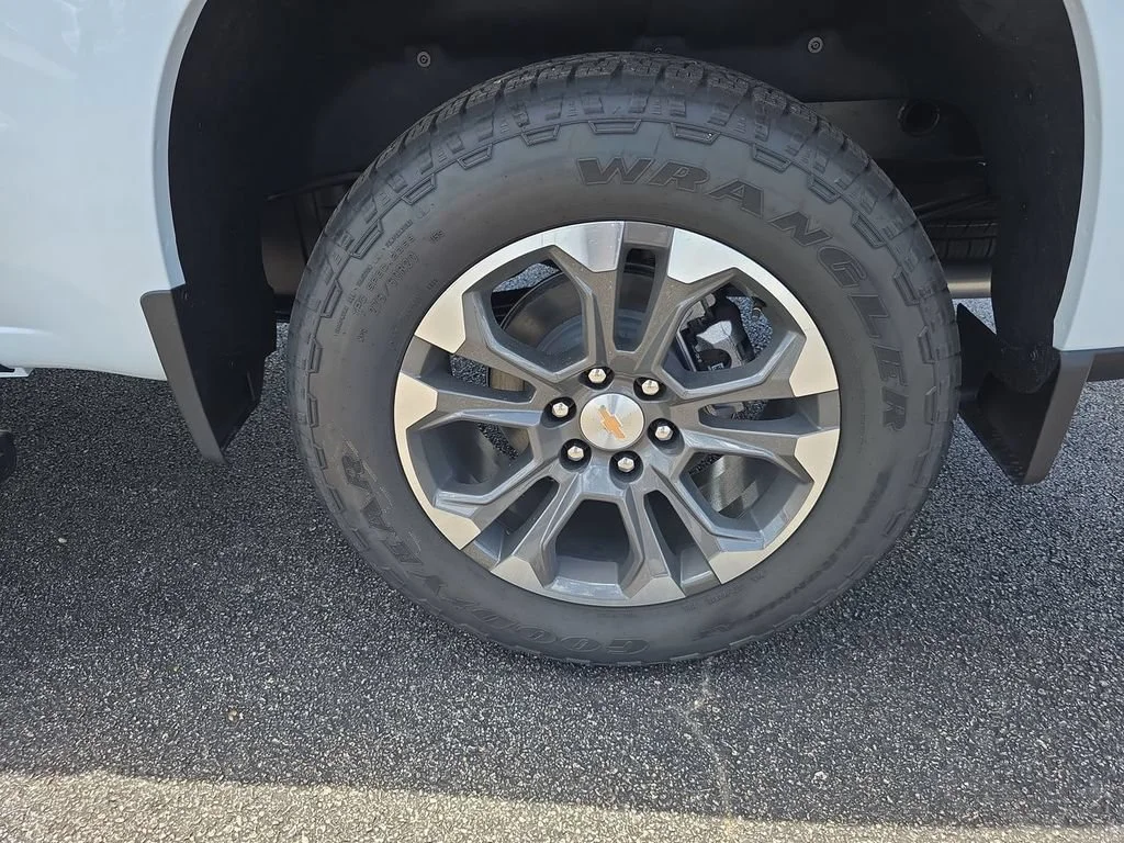 New 2026 Polar White Tricoat Chevrolet High Country image 39