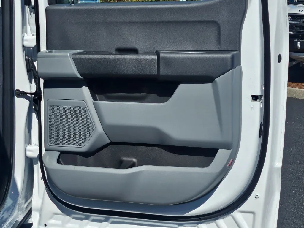 New 2027 Oxford White Ford F-350® XL image 33