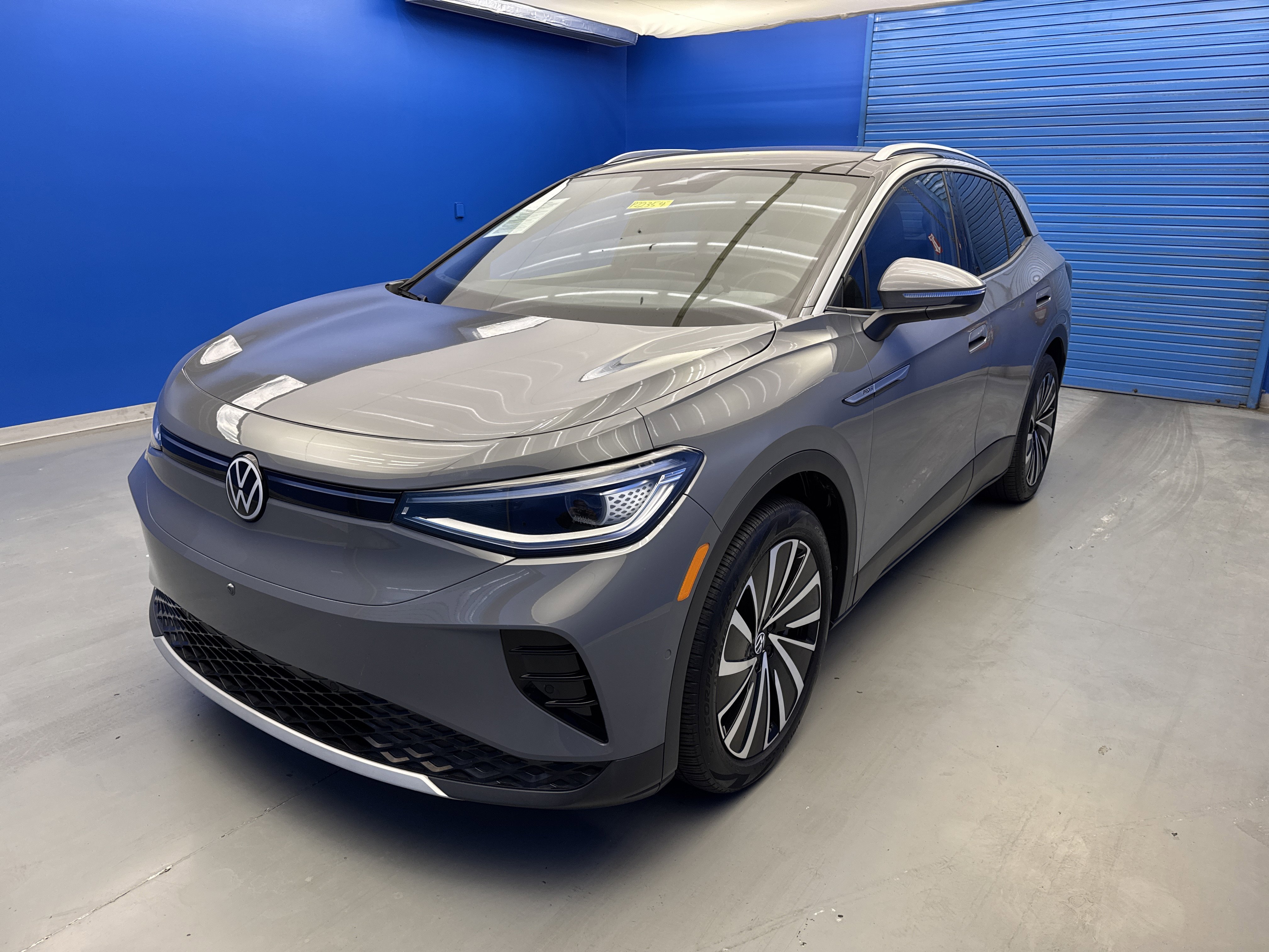 2023 Volkswagen ID.4 Pro Plus photo 2