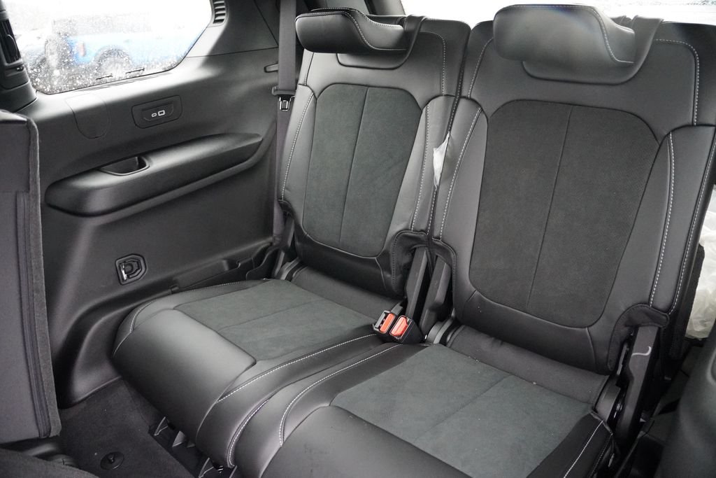 New 2026 Baltic Gray Metallic Clear-Coat Exterior Paint Jeep Altitude image 12