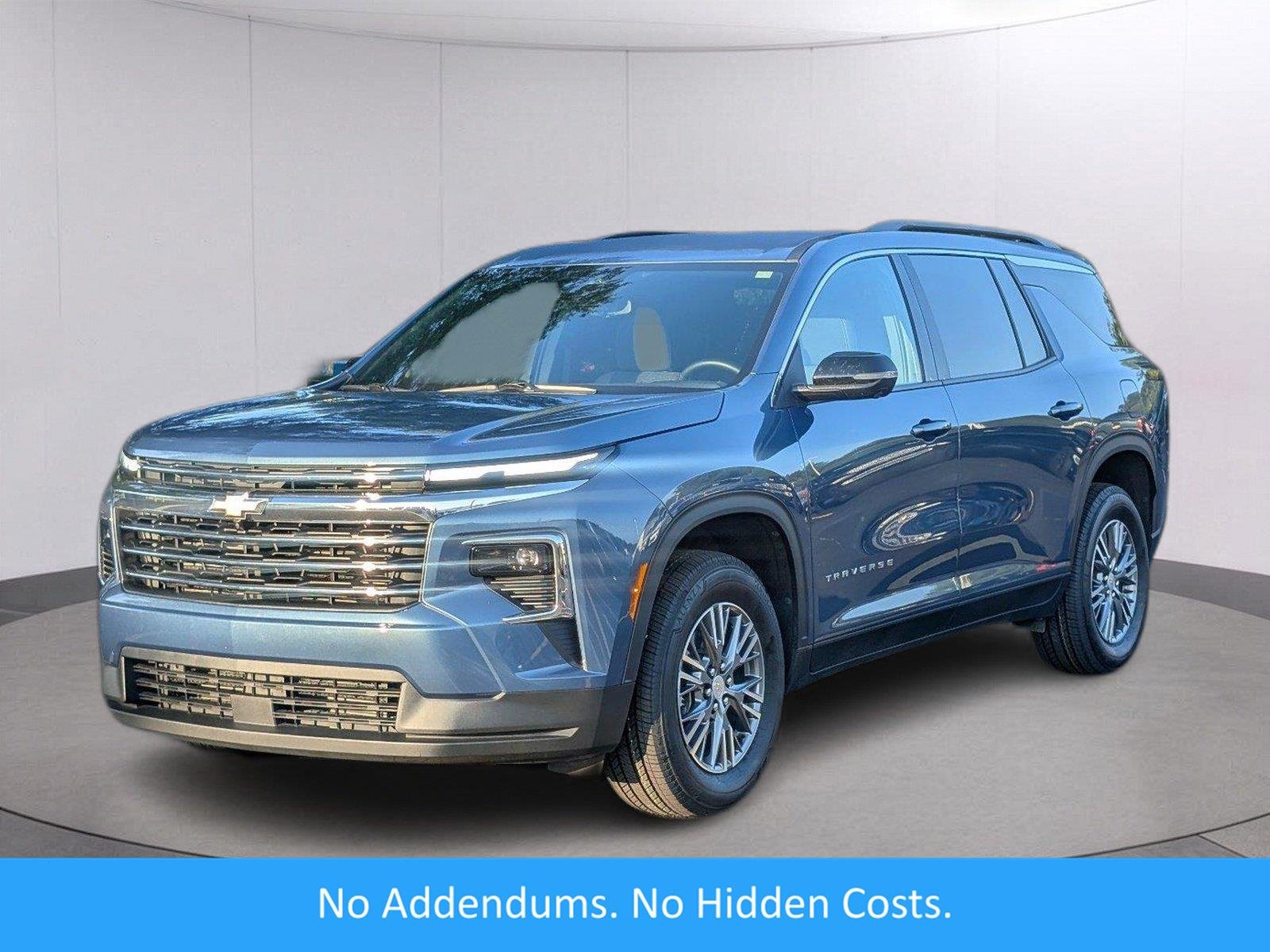 Used 2025 Lakeshore Blue Metallic Chevrolet LT image 1