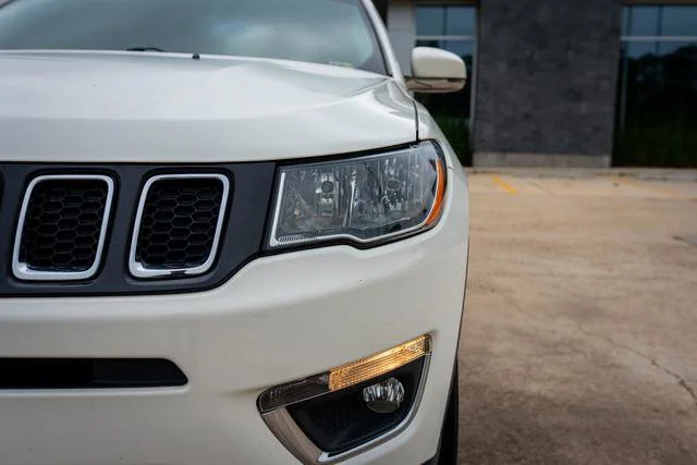 Used 2019 White Clearcoat Jeep Limited image 3