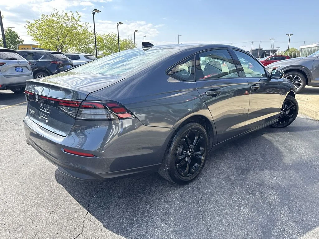 Used 2025 Blue Honda SE image 3