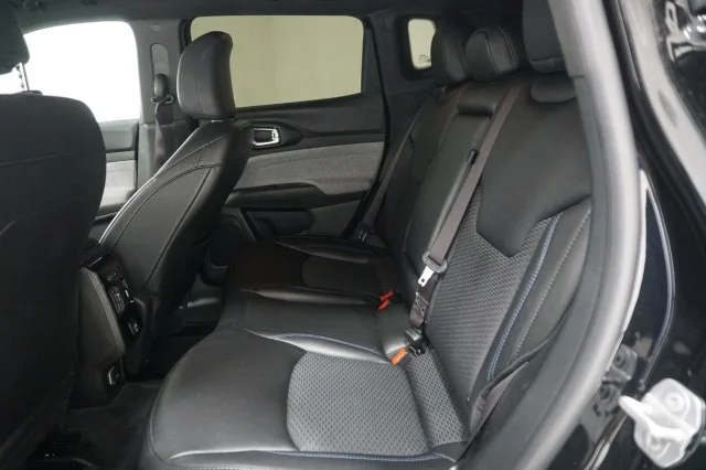 Used 2025 Diamond Black Crystal Pearlcoat Jeep Latitude image 21