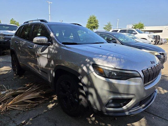 Used 2021 Granite Crystal Metallic Clearcoat Jeep Altitude image 3