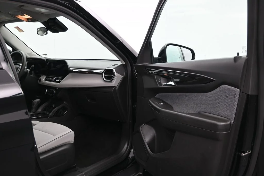 Used 2025 Black Chevrolet LT image 16