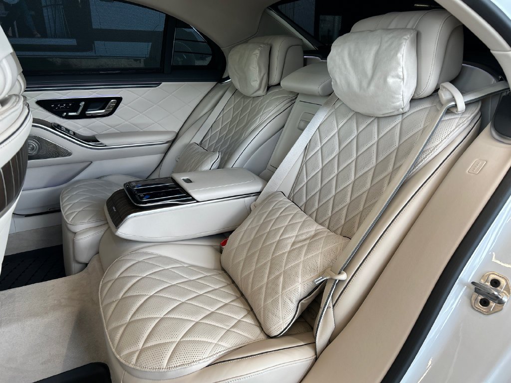 New 2027 MANUFAKTUR Moonlight White Metallic Mercedes-Benz S 580 image 18