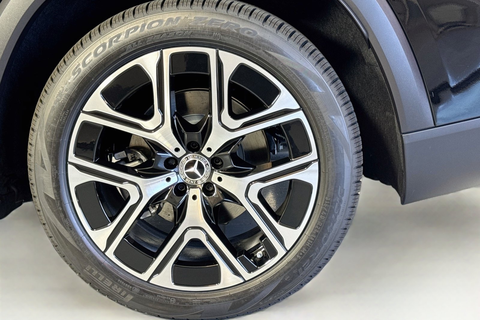 New 2027 Black Mercedes-Benz GLS 450 image 30