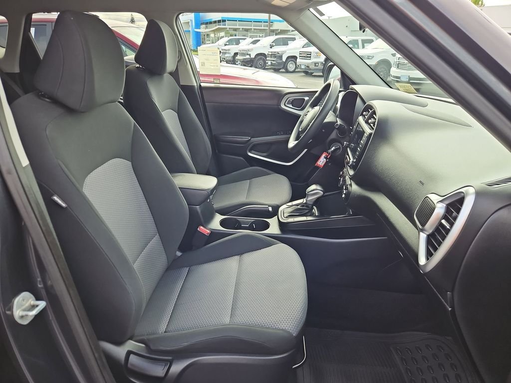 Used 2022 Gravity Gray Kia LX image 27