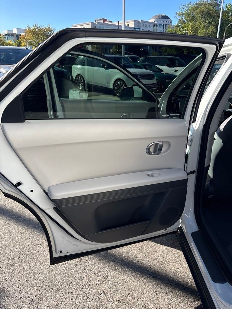 Used 2024 Atlas White Hyundai SEL image 12