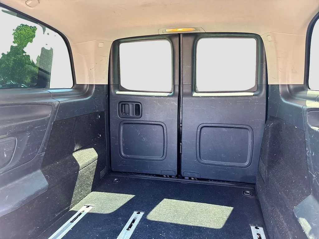 Used 2018  Mercedes-Benz Cargo image 14