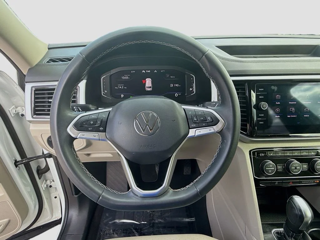 Used 2023 Pure White Volkswagen 3.6L V6 SE w/Technology image 10