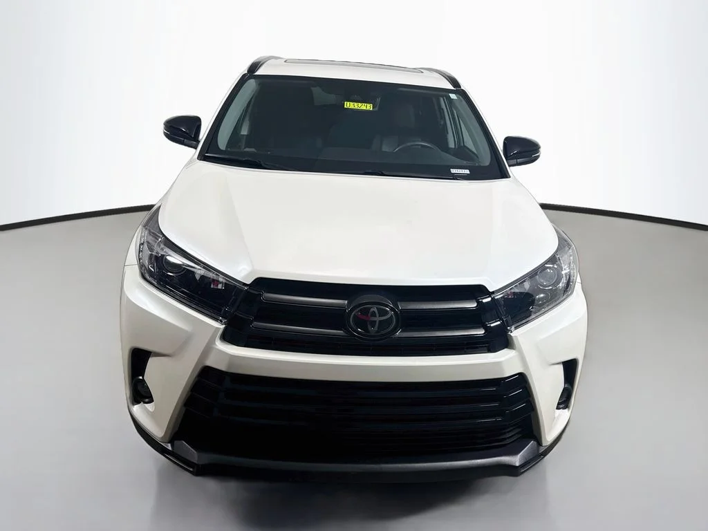 Used 2019 Blizzard Pearl Toyota SE image 2