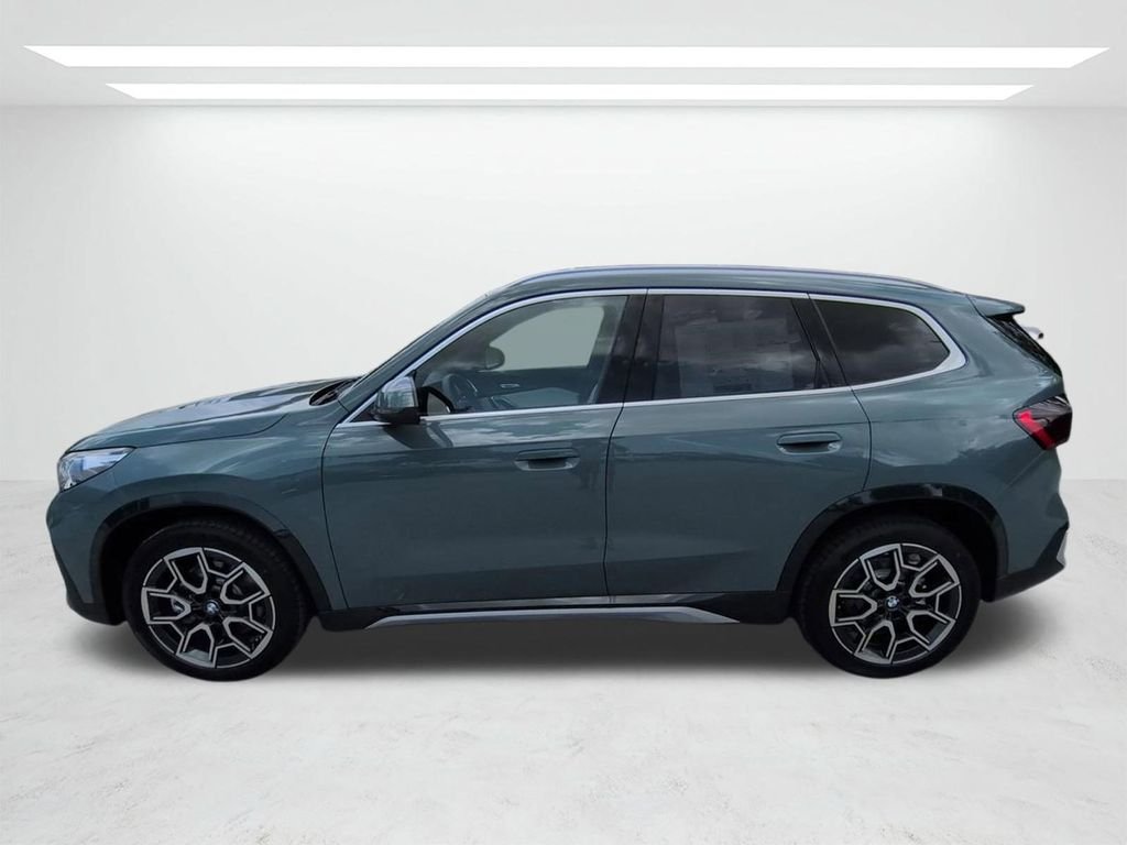 New 2026 Cape York Green Metallic BMW xDrive28i image 7