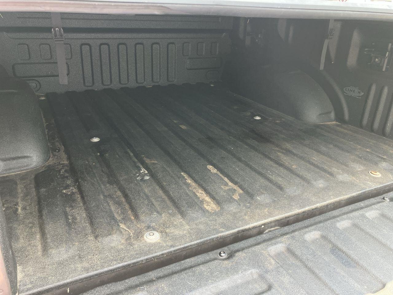 Used 2019 Gray (Stone Gray) Ford Lariat SuperCrew 4WD image 28