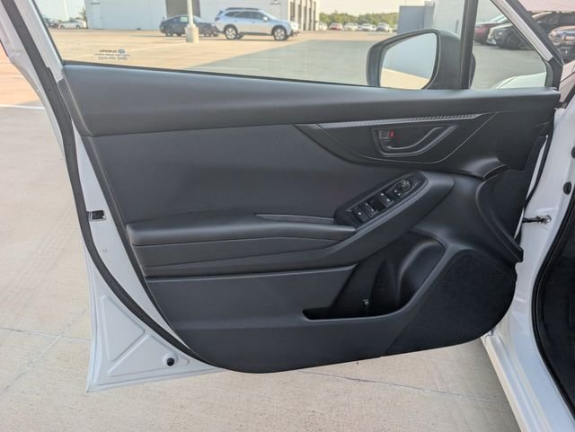 Used 2020 White Subaru Base image 22