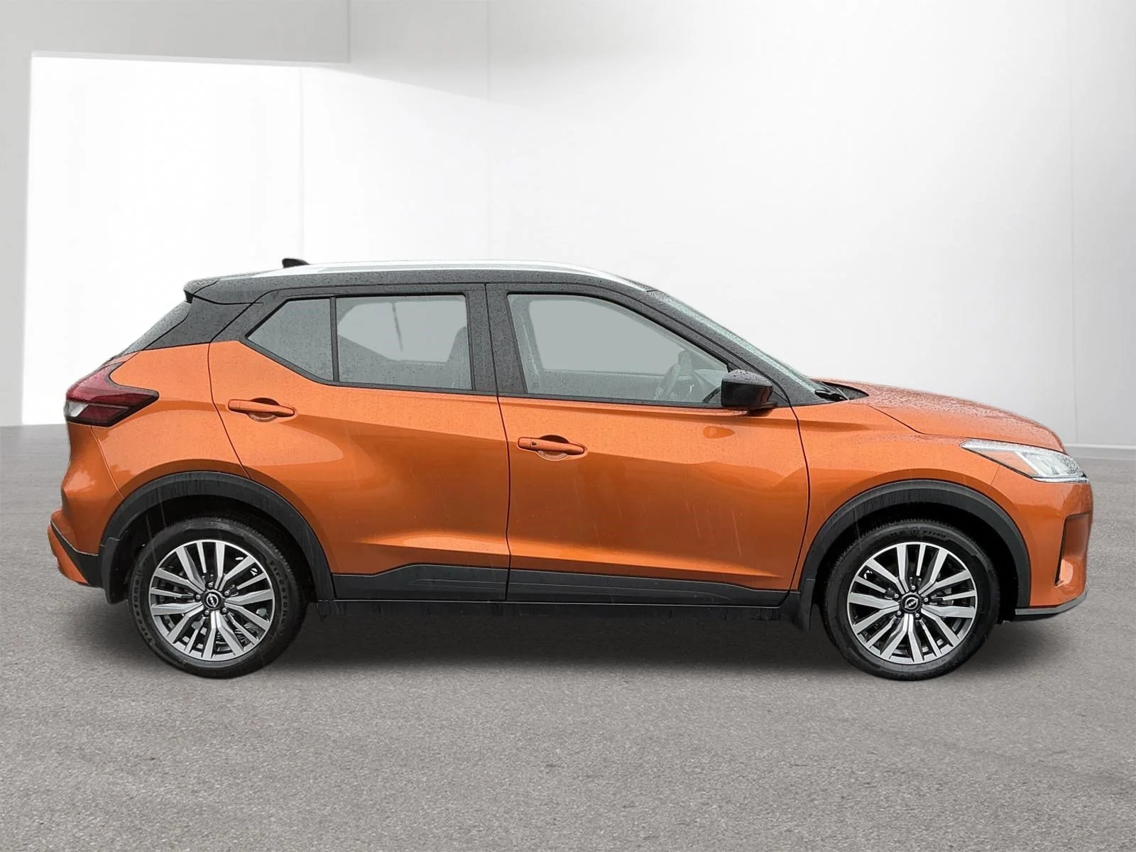 Used 2024 Monarch Orange Metallic/Super Black Nissan SV image 2