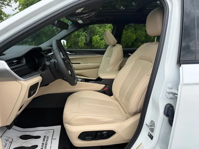 Used 2023 White Jeep Limited image 10