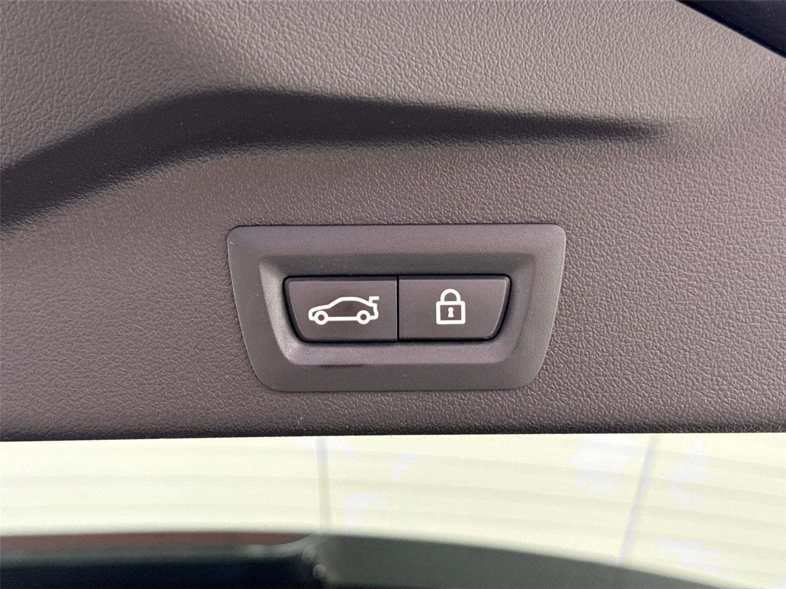 Used 2019 Black Sapphire Metallic BMW xDrive40i image 42