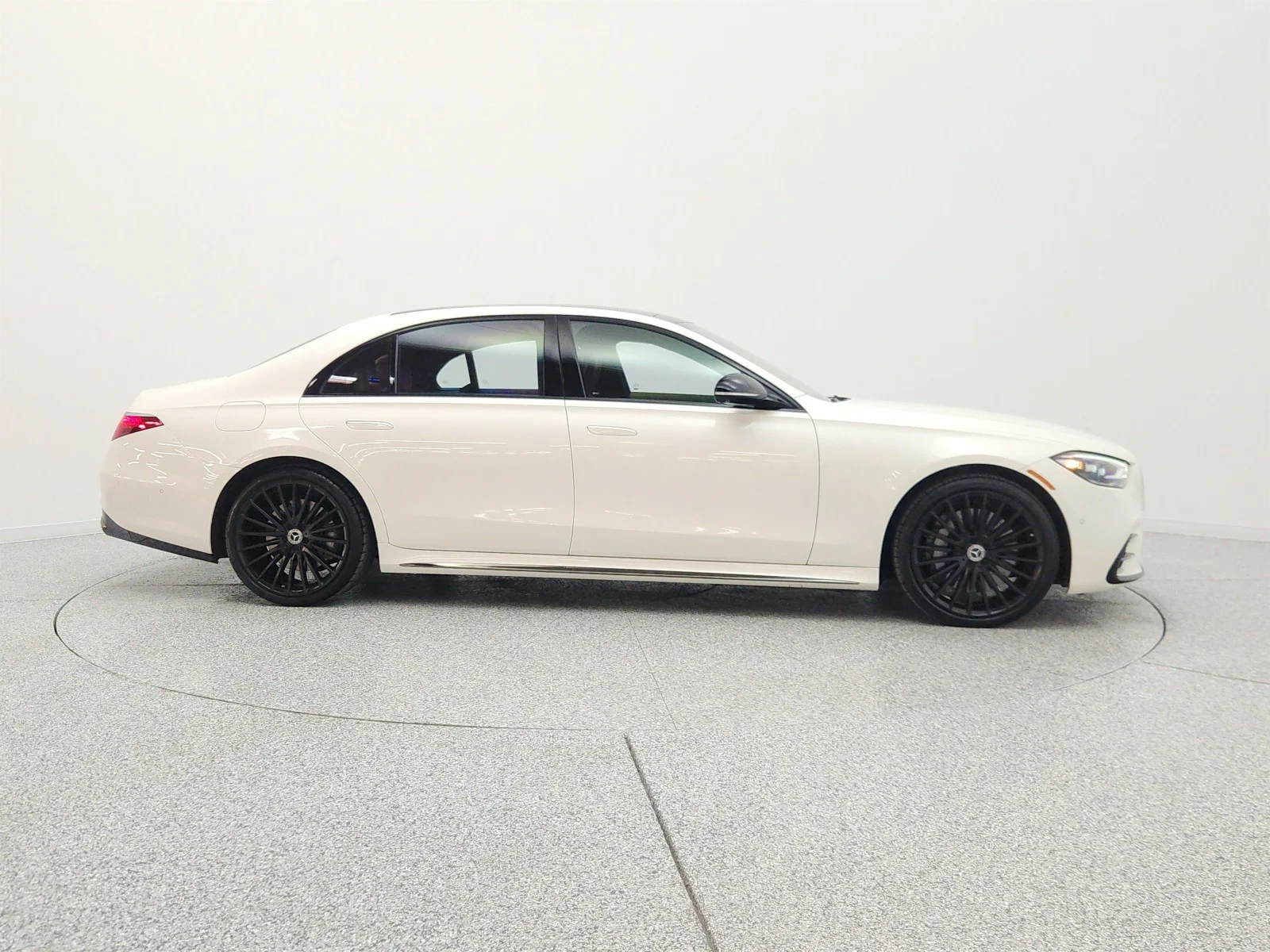 Certified Used 2023 MANUFAKTUR Diamond White Mercedes-Benz S 580 4MATIC® Sedan image 4