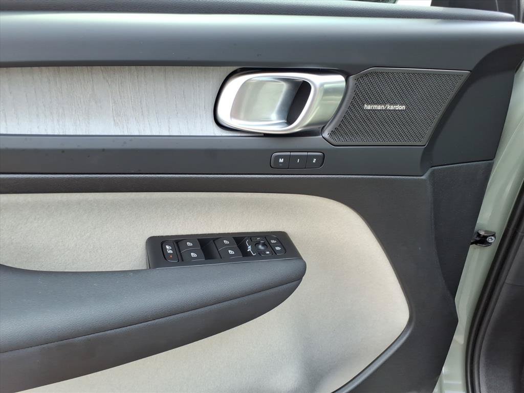Certified Used 2025 Sage Green Metallic Volvo Ultra Dark Theme image 14
