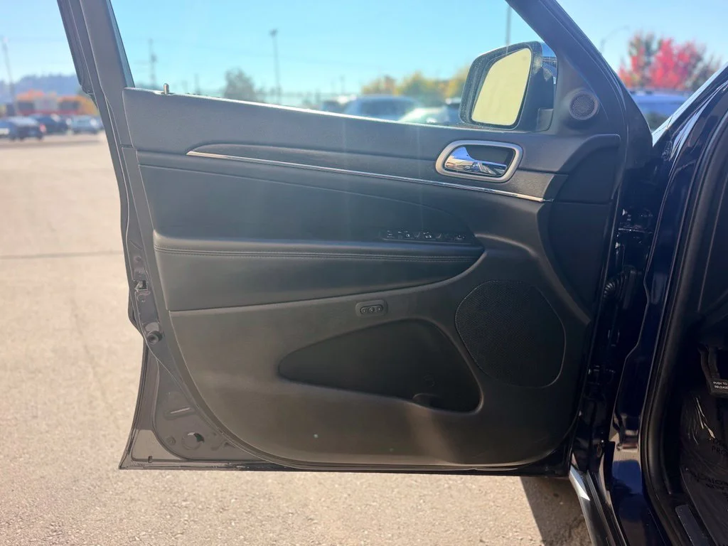 Used 2018 True Blue Pearlcoat Jeep Limited image 24