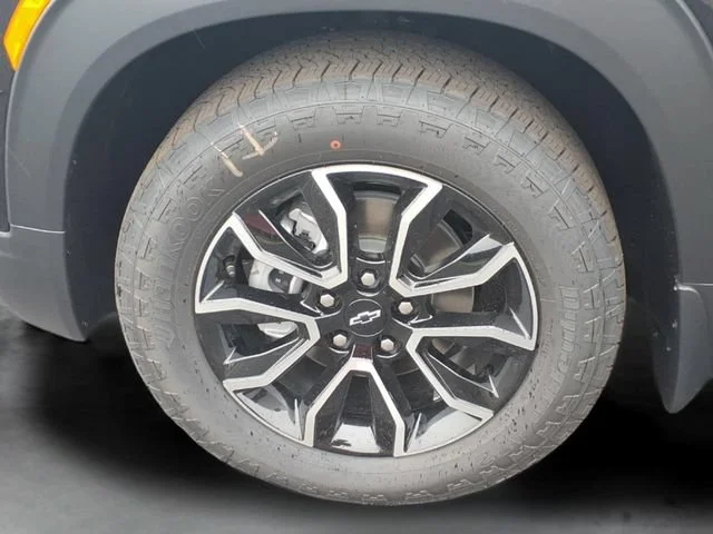 New 2026 Mosaic Black Metallic Chevrolet ACTIV image 16