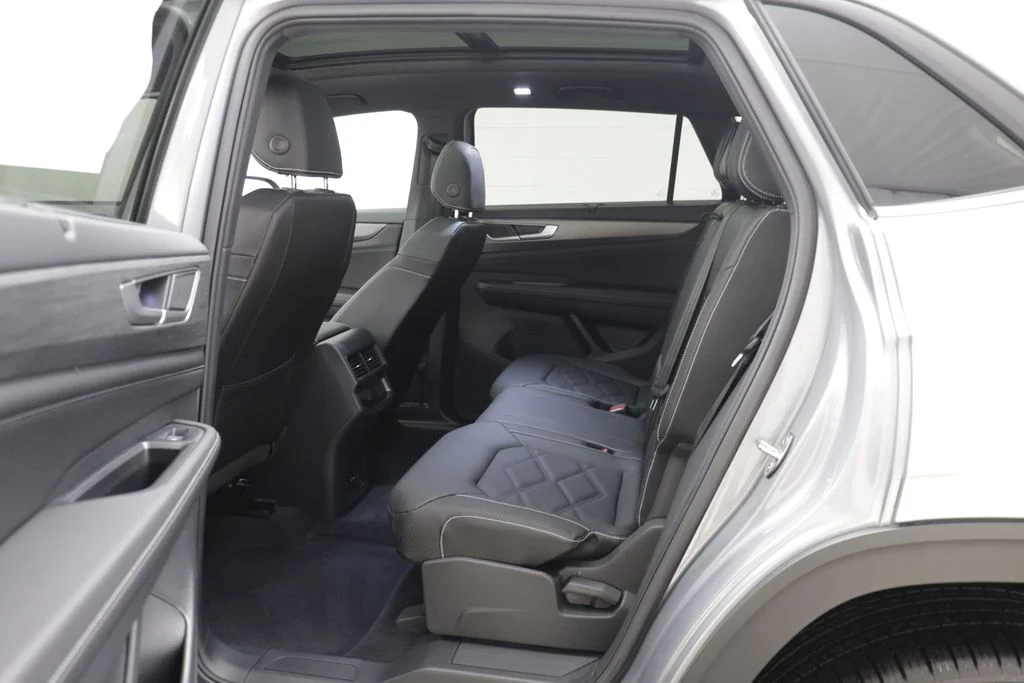 New 2026 Silver Mist Volkswagen SE w/Technology image 13