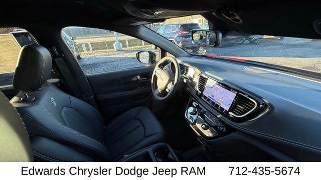 2026 Chrysler Pacifica Select - Photo 43