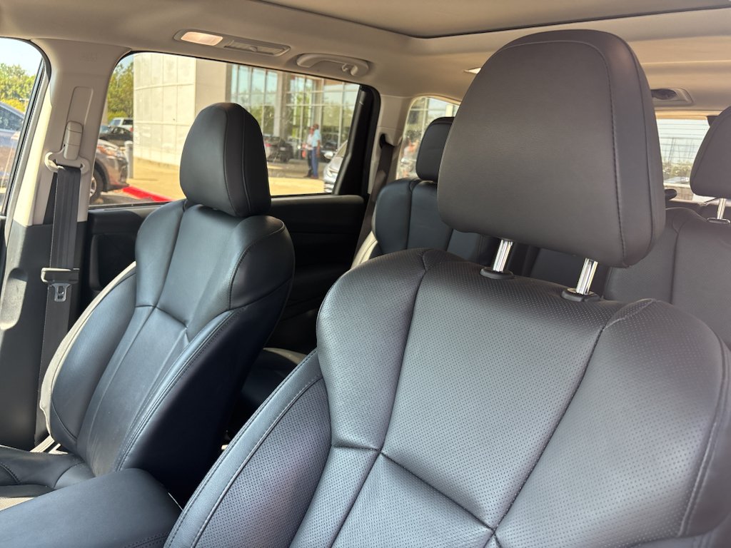 Used 2025 Magnetite Gray Metallic Subaru Onyx Edition Touring image 5