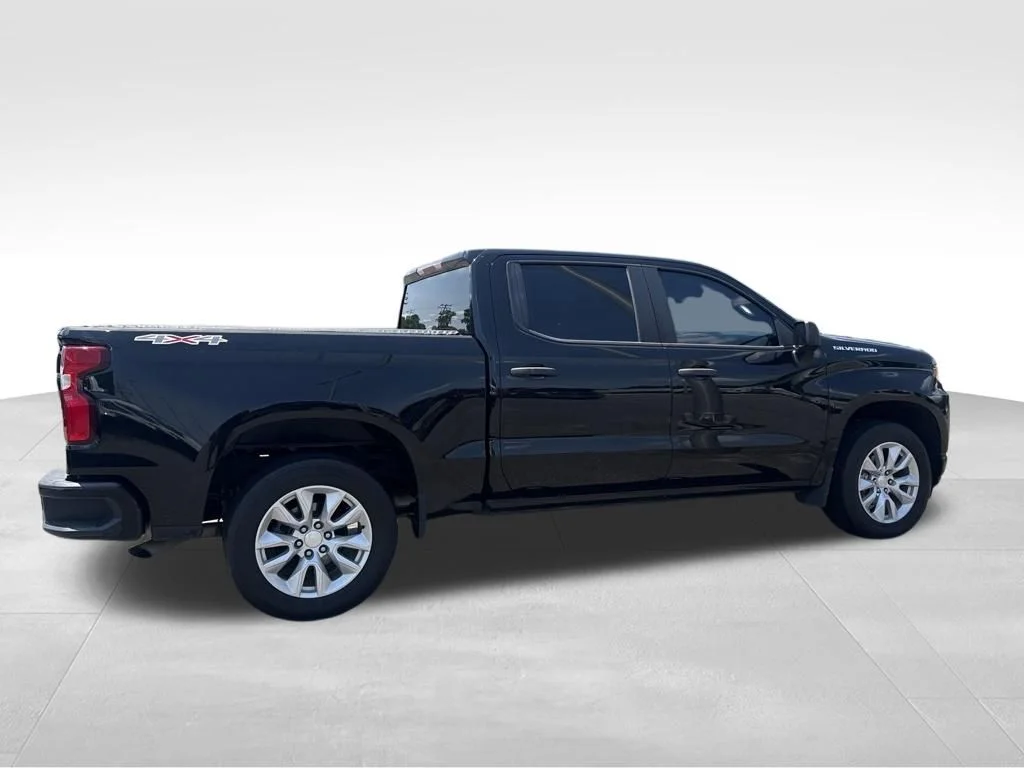 Used 2022 Black Chevrolet Custom image 15
