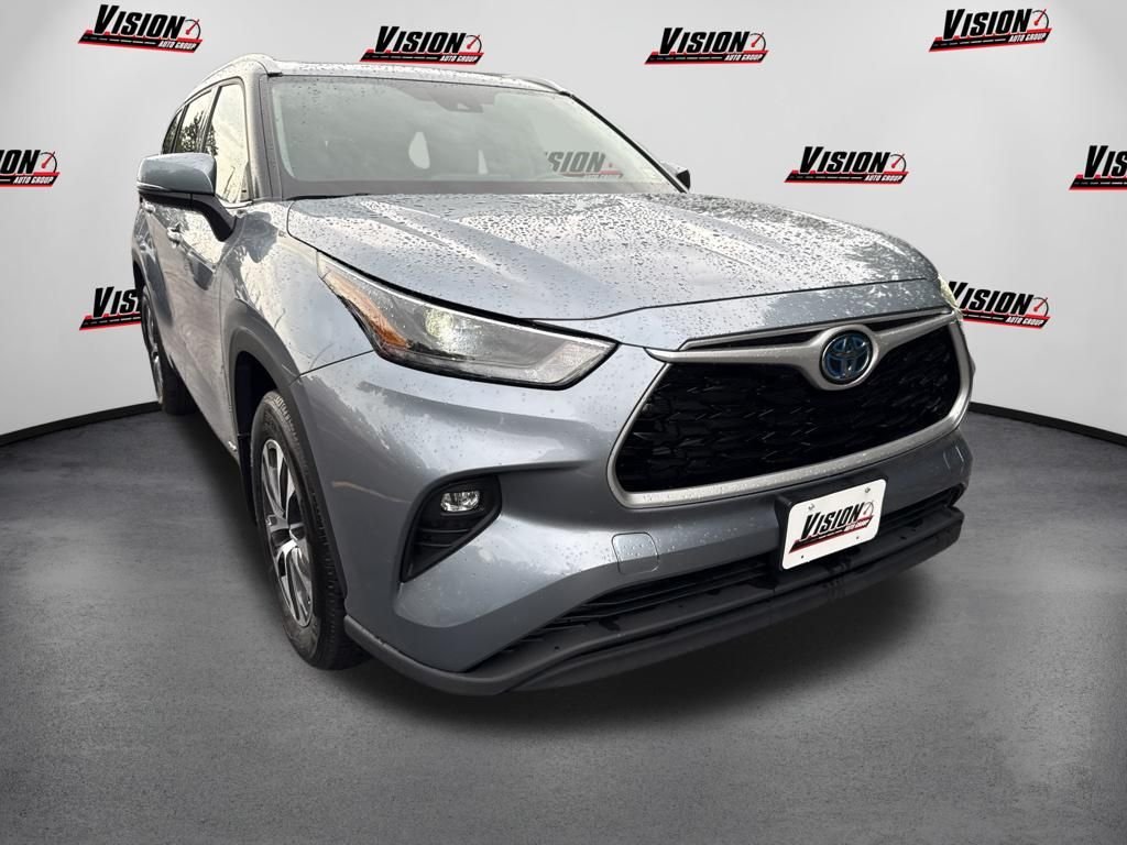 Used 2022 Brown Toyota XLE image 3