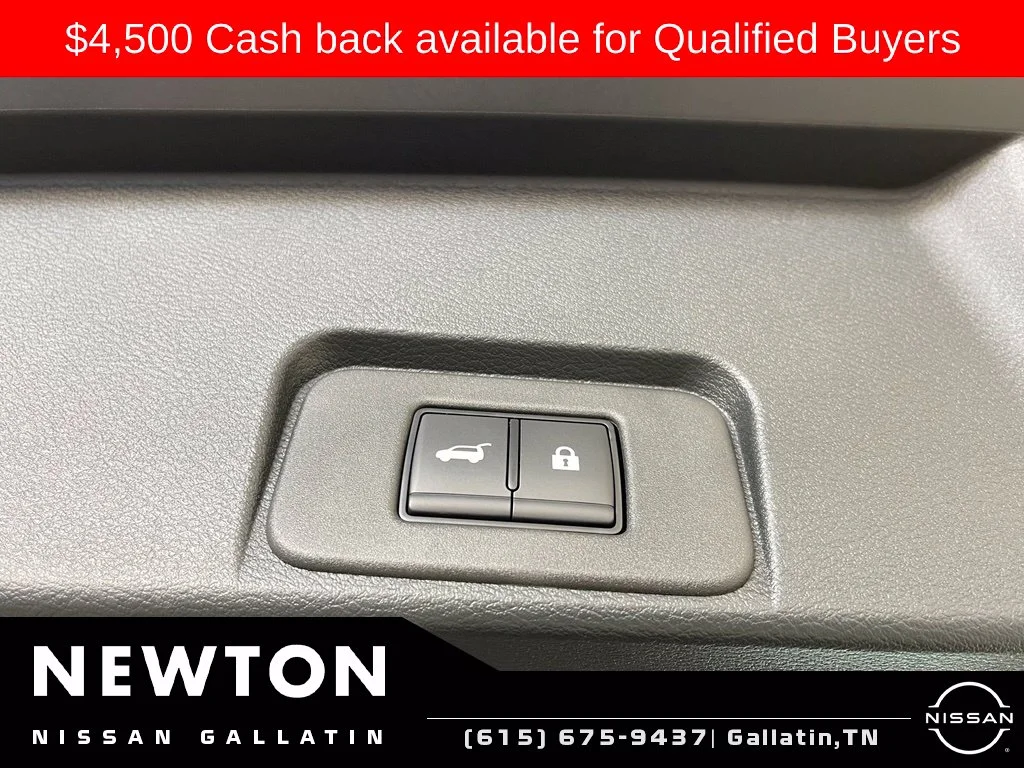 New 2026 Champagne Silver Metallic / Super Black Two-tone Nissan Platinum image 33