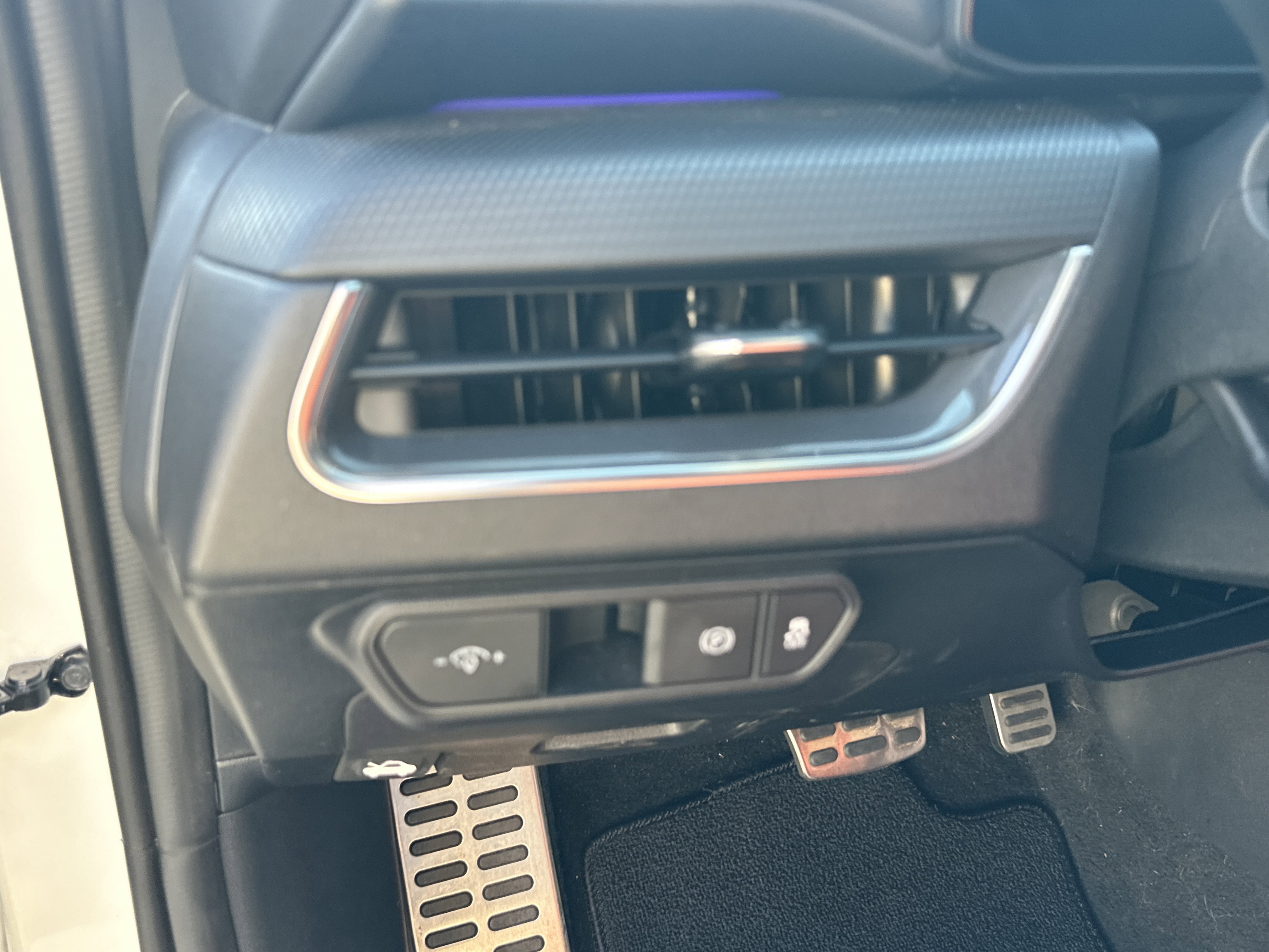 Used 2025 Snow White Pearl Kia GT-Line Turbo image 27