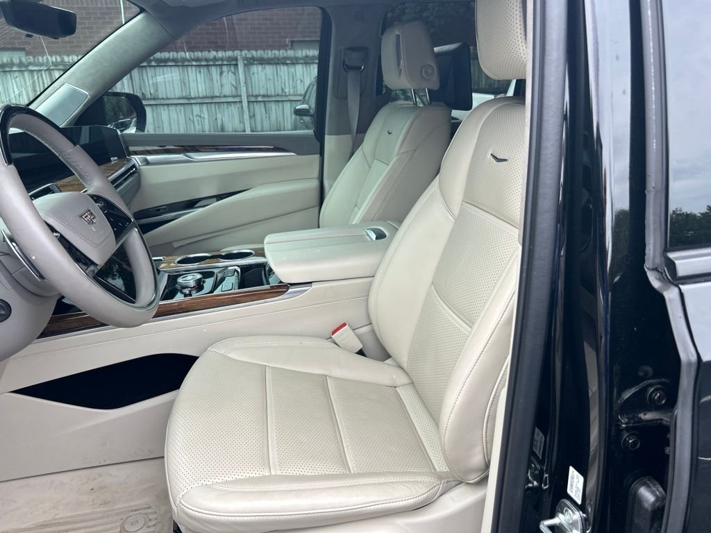Used 2025 Black Cadillac Sport Platinum image 17