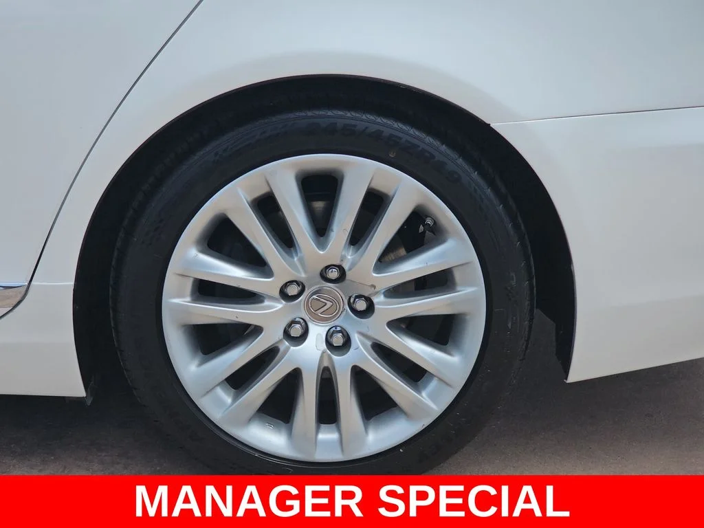 Used 2016 White Lexus 460 image 37