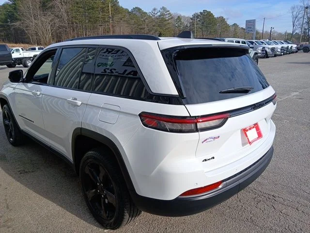 New 2026 Bright White Clear-Coat Exterior Paint Jeep Limited image 7