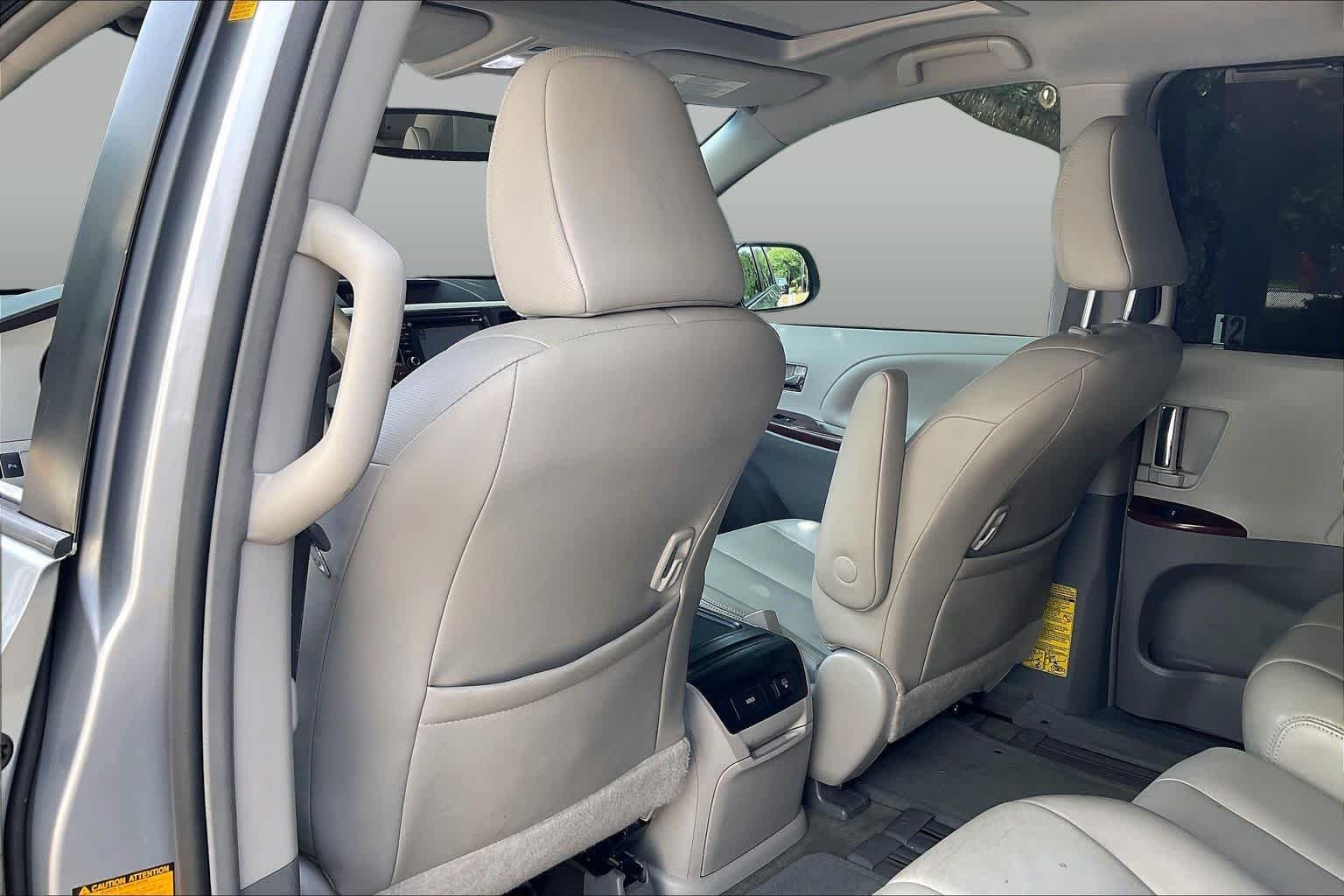 Used 2014 Silver Sky Metallic Toyota XLE image 22