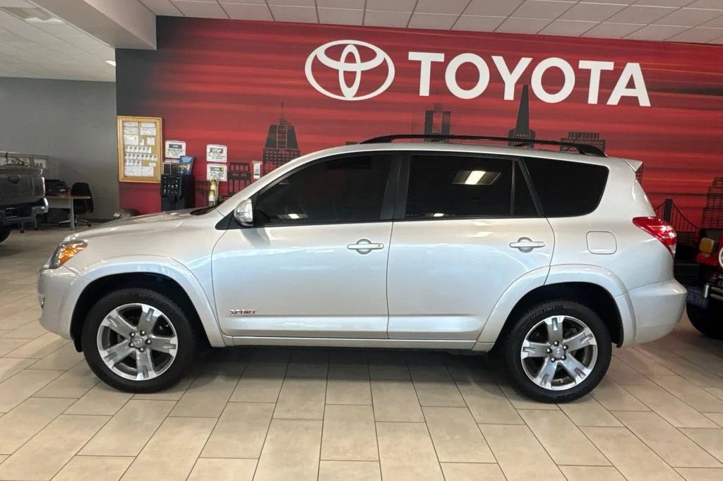 Used 2012 Silver Toyota Sport image 7