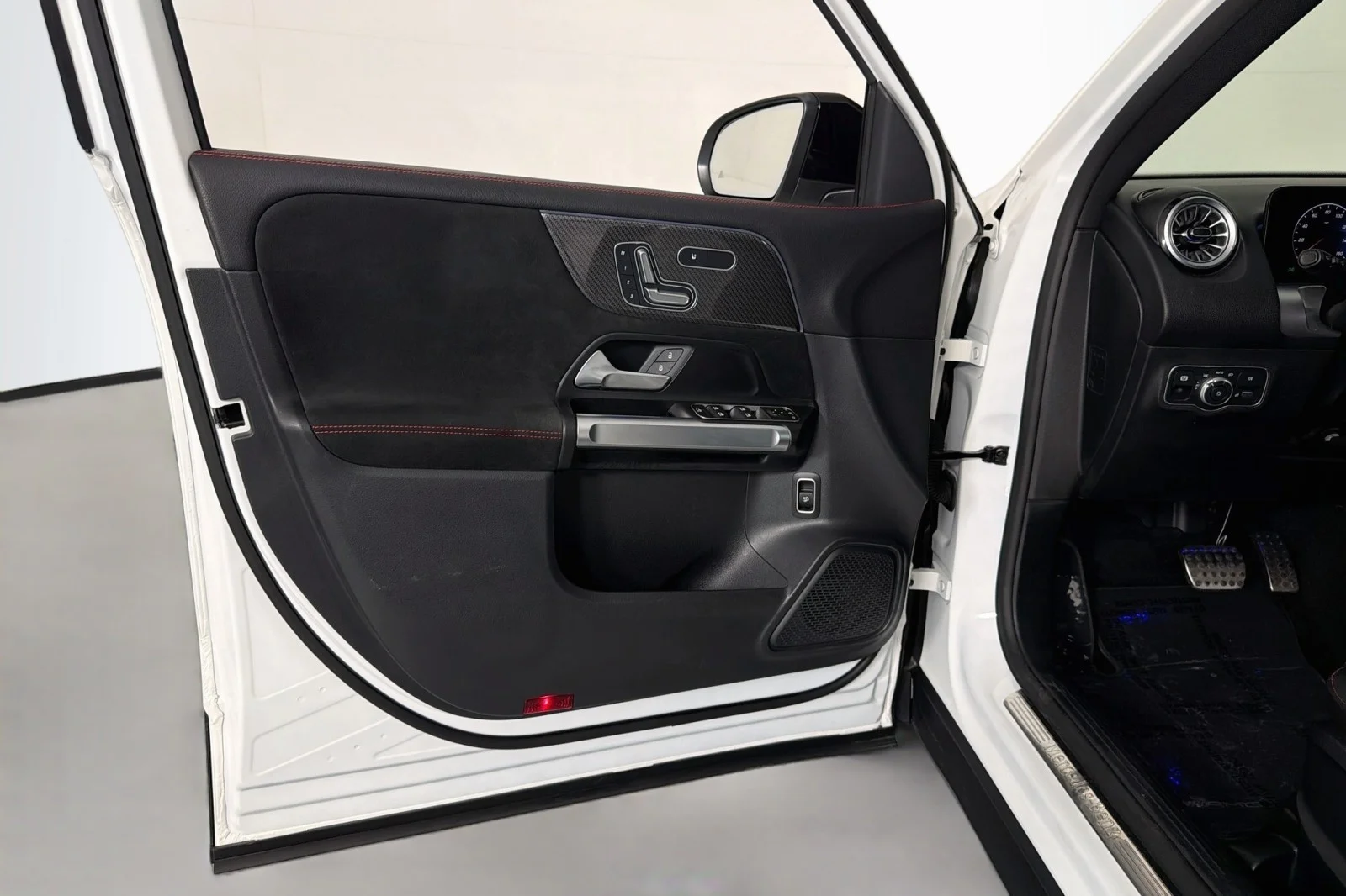 Used 2024 Polar White Mercedes-Benz 250 image 21
