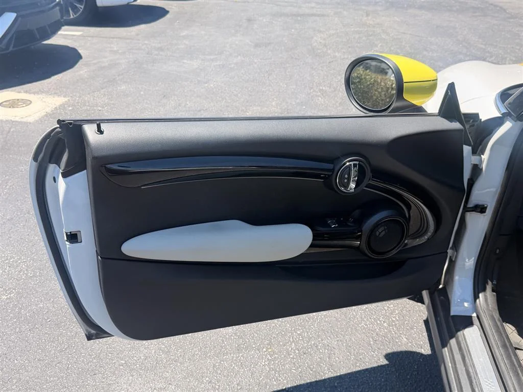 Used 2023 Nanuq White Metallic MINI Cooper SE image 22