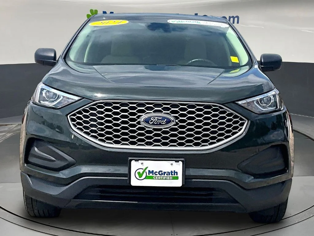 Used 2024 Green Ford SE image 2