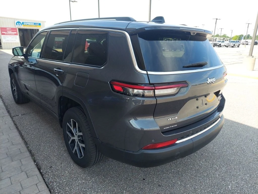 Used 2023 Gray Jeep Limited image 5