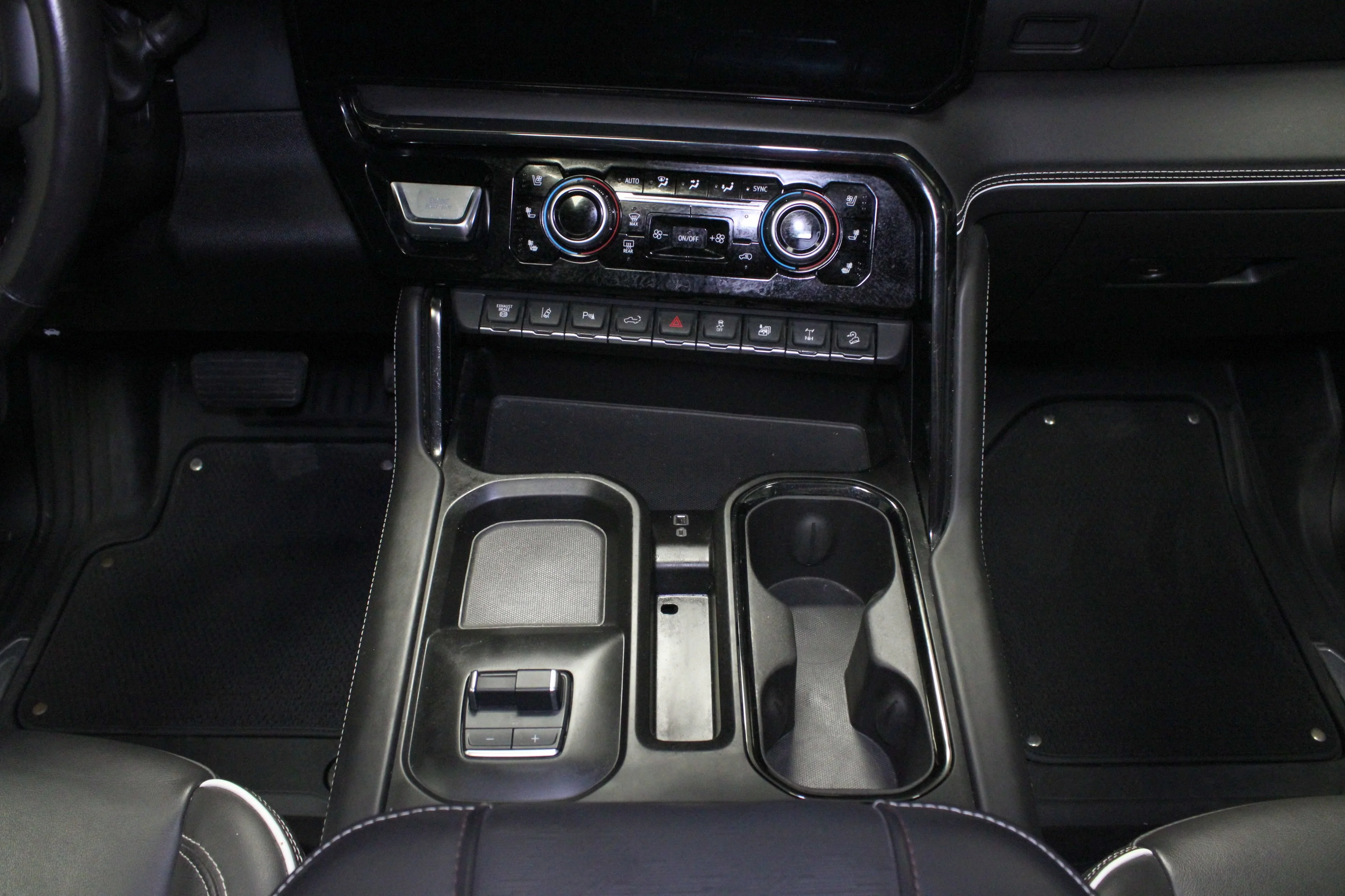 Used 2024 Sterling Metallic GMC AT4X image 23