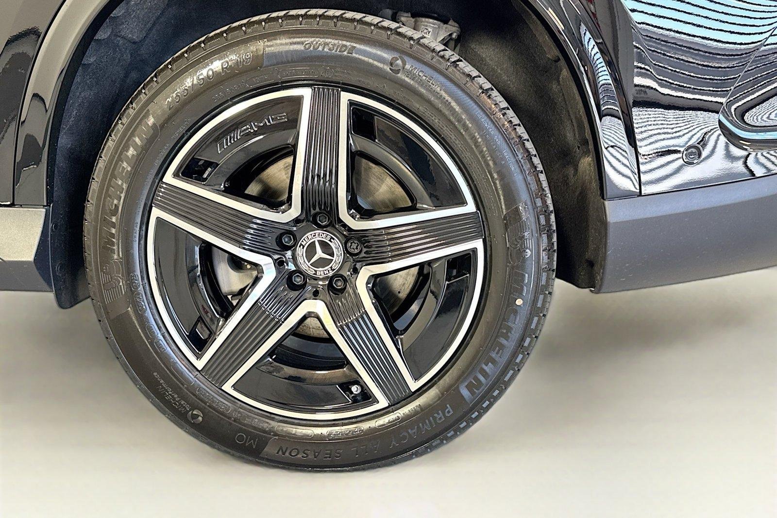 New 2026 Black Mercedes-Benz GLC 300 image 28