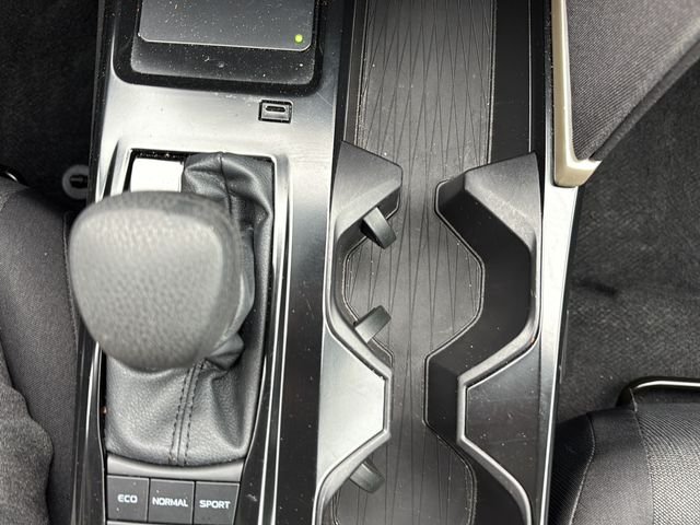 2025 Toyota Camry LE - Photo 29