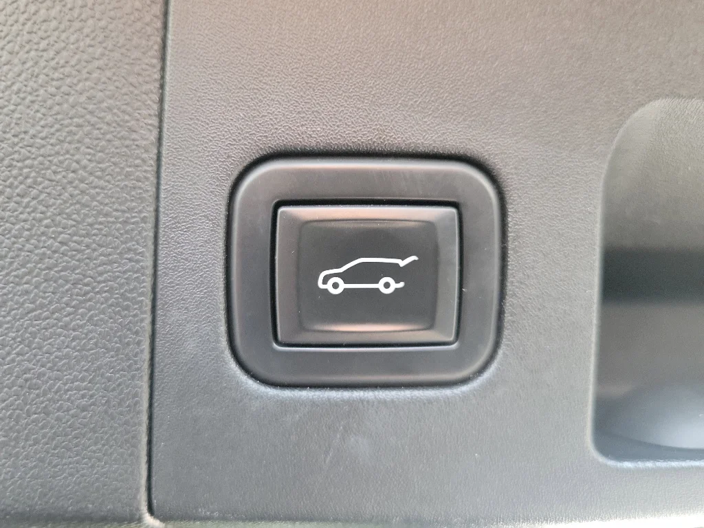 Used 2020 Stellar Black Metallic Cadillac Sport image 6