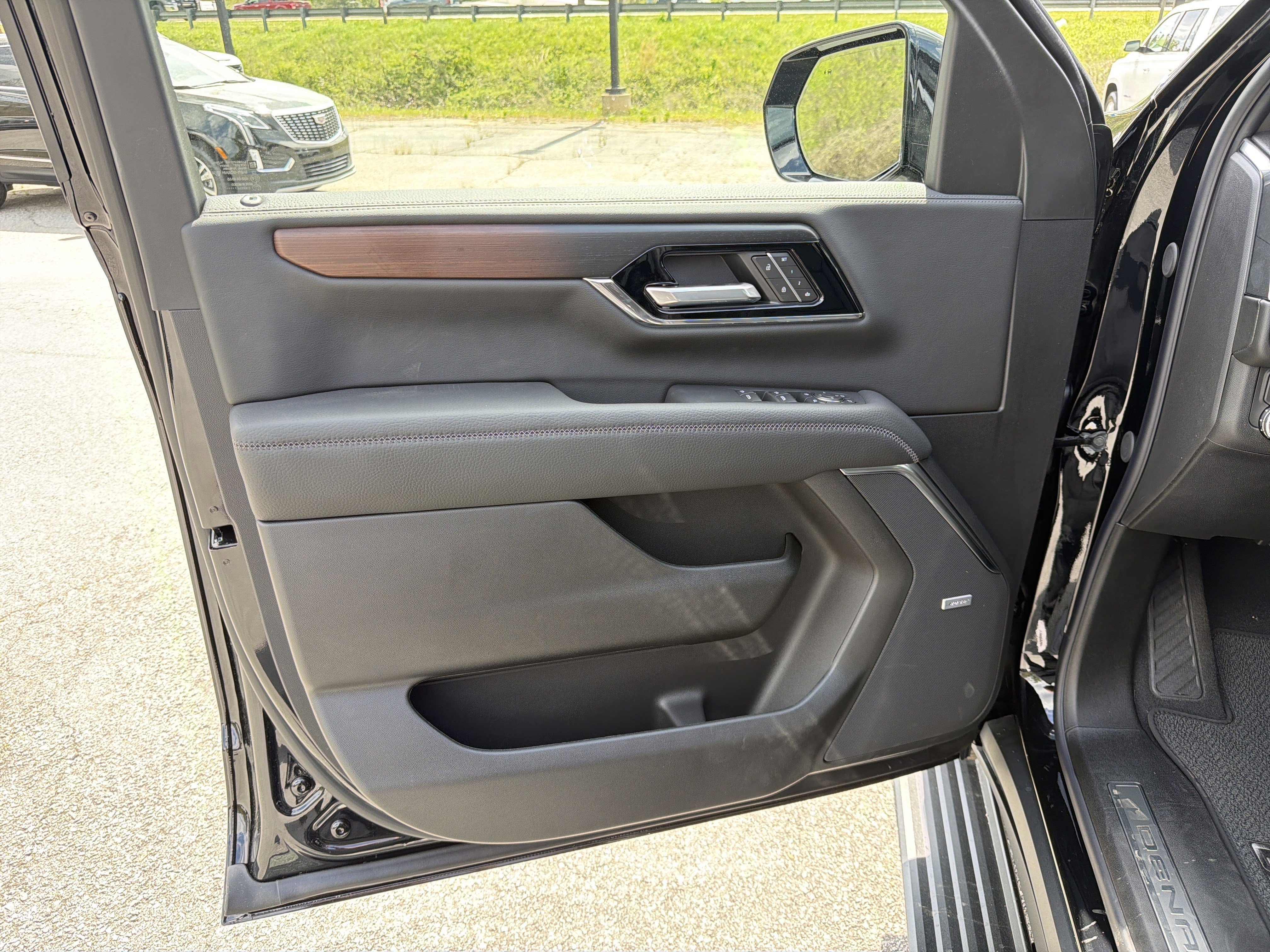 2026 GMC Yukon XL Denali - Photo 29