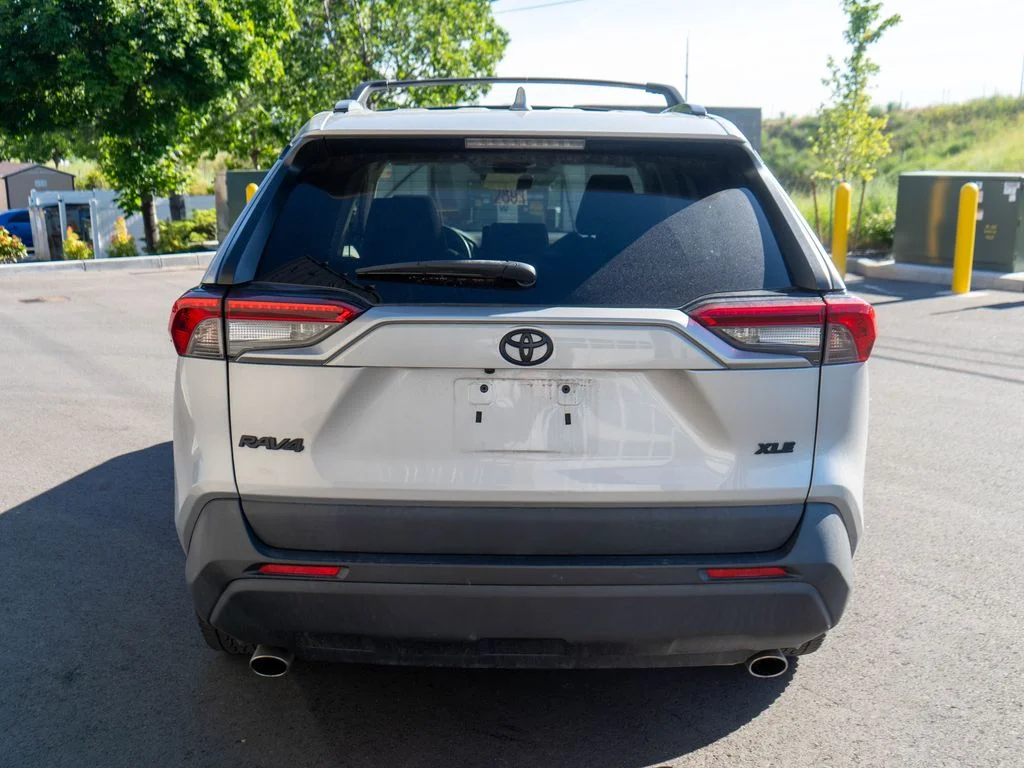 Used 2019 Silver Toyota XLE image 6
